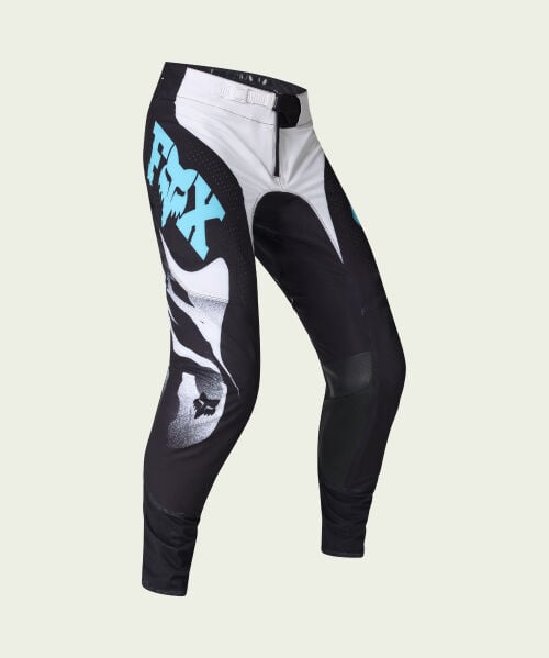 pantalon MOTO noir sur fond vert